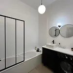 , Renove Dans Immeuble Classe. * Nîmes