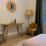 Appartement , Renove Dans Immeuble Classe. Nîmes