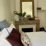 , Renove Dans Immeuble Classe. Appartement