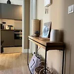 , Rénové Dans Immeuble Classé. Nîmes