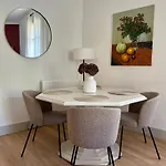 Appartement , Renove Dans Immeuble Classe.