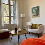 , Rénové Dans Immeuble Classé. Appartement