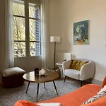Appartement , Rénové Dans Immeuble Classé. Nîmes