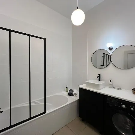 , Renove Dans Immeuble Classe. * Nimes