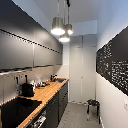 Apartment , Renove Dans Immeuble Classe. Nîmes