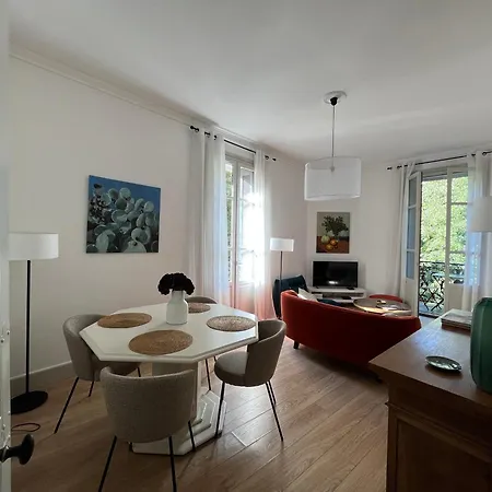 , Rénové Dans Immeuble Classé. * Nîmes