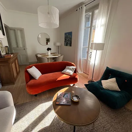 , Renove Dans Immeuble Classe. Apartment Nimes