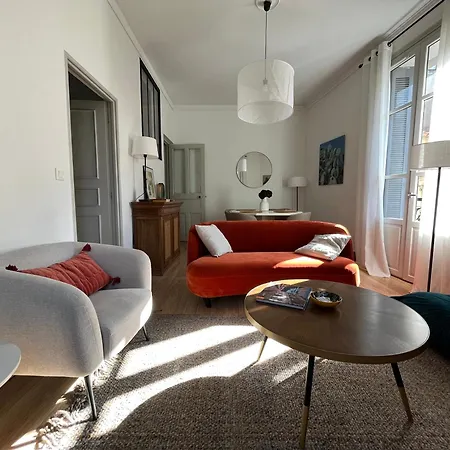, Renove Dans Immeuble Classe. Apartment Nimes