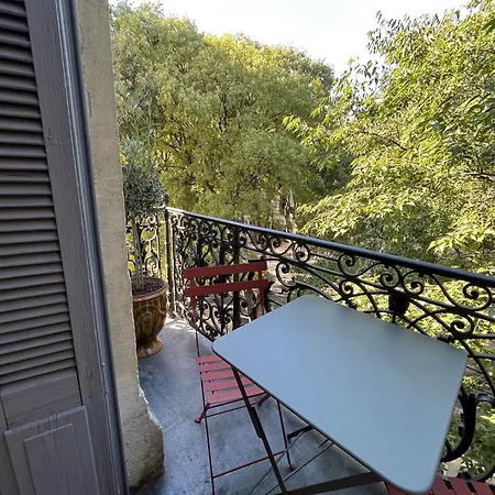 , Renove Dans Immeuble Classe. Apartment