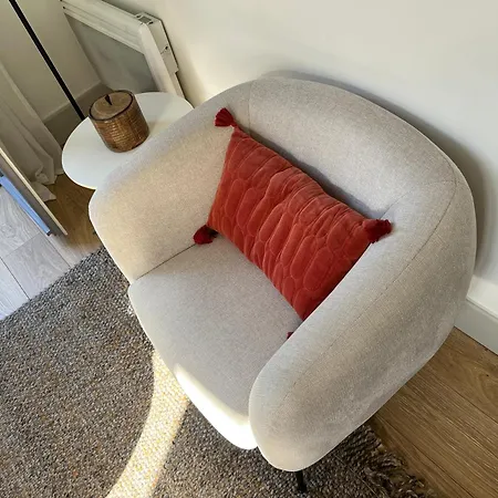 Appartement , Rénové Dans Immeuble Classé. *