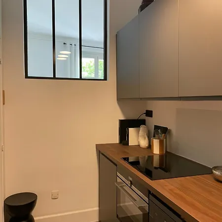 Apartment , Renove Dans Immeuble Classe.