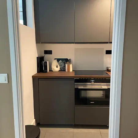 Appartement , Rénové Dans Immeuble Classé. *