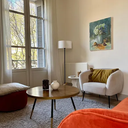 , Renove Dans Immeuble Classe. Apartment