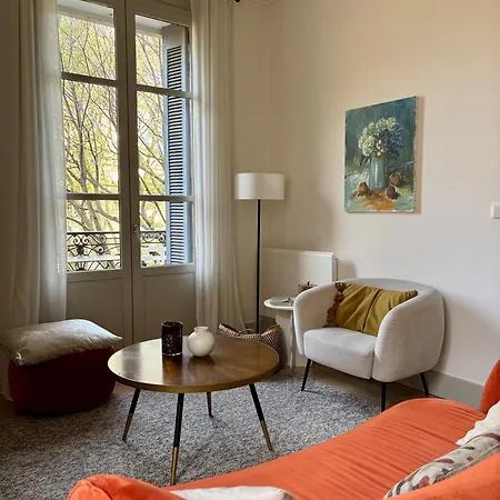 Apartment , Renove Dans Immeuble Classe. Nîmes