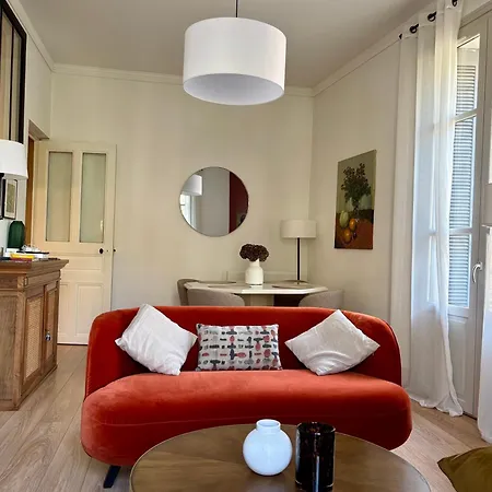 , Renove Dans Immeuble Classe. *