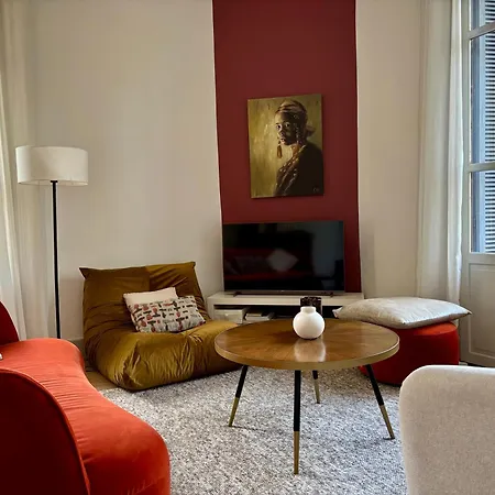 , Renove Dans Immeuble Classe. Nimes