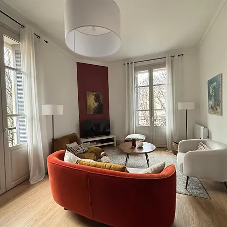 Apartment , Renove Dans Immeuble Classe.