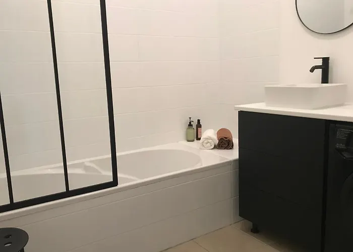 , Renove Dans Immeuble Classe. Nimes