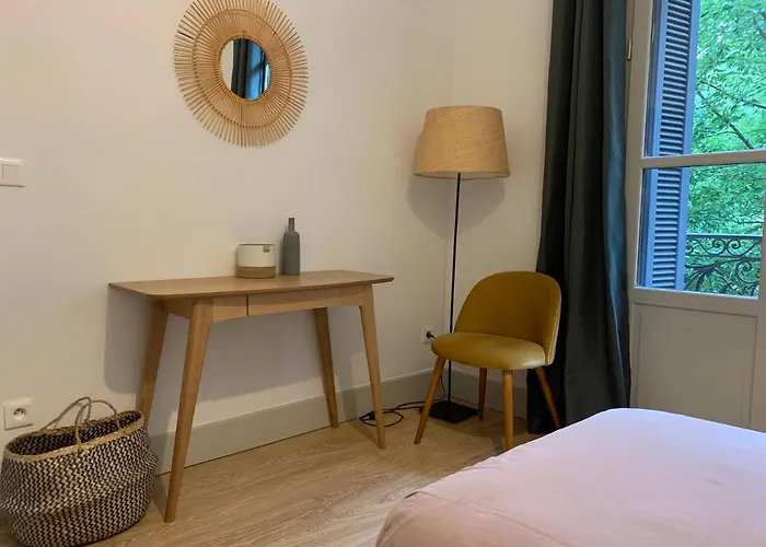 Apartment , Renove Dans Immeuble Classe. Nimes