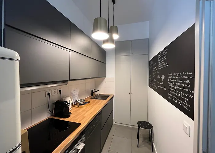 Daire , Renove Dans Immeuble Classe. Nîmes