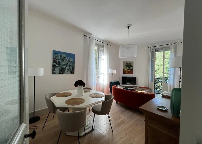 , Renove Dans Immeuble Classe. * Nîmes