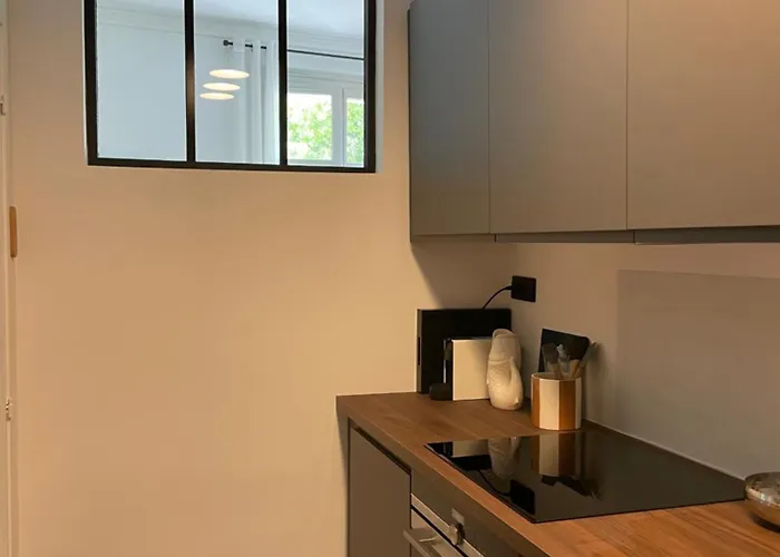Apartment , Renove Dans Immeuble Classe.