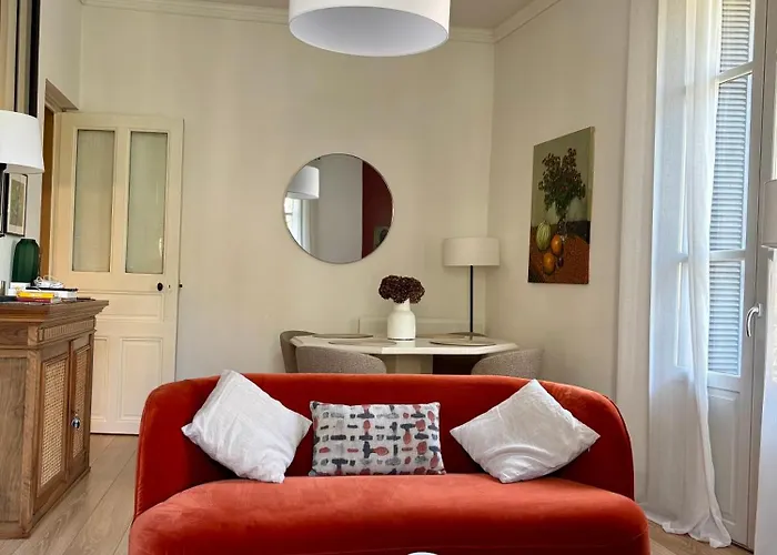 , Renove Dans Immeuble Classe. *
